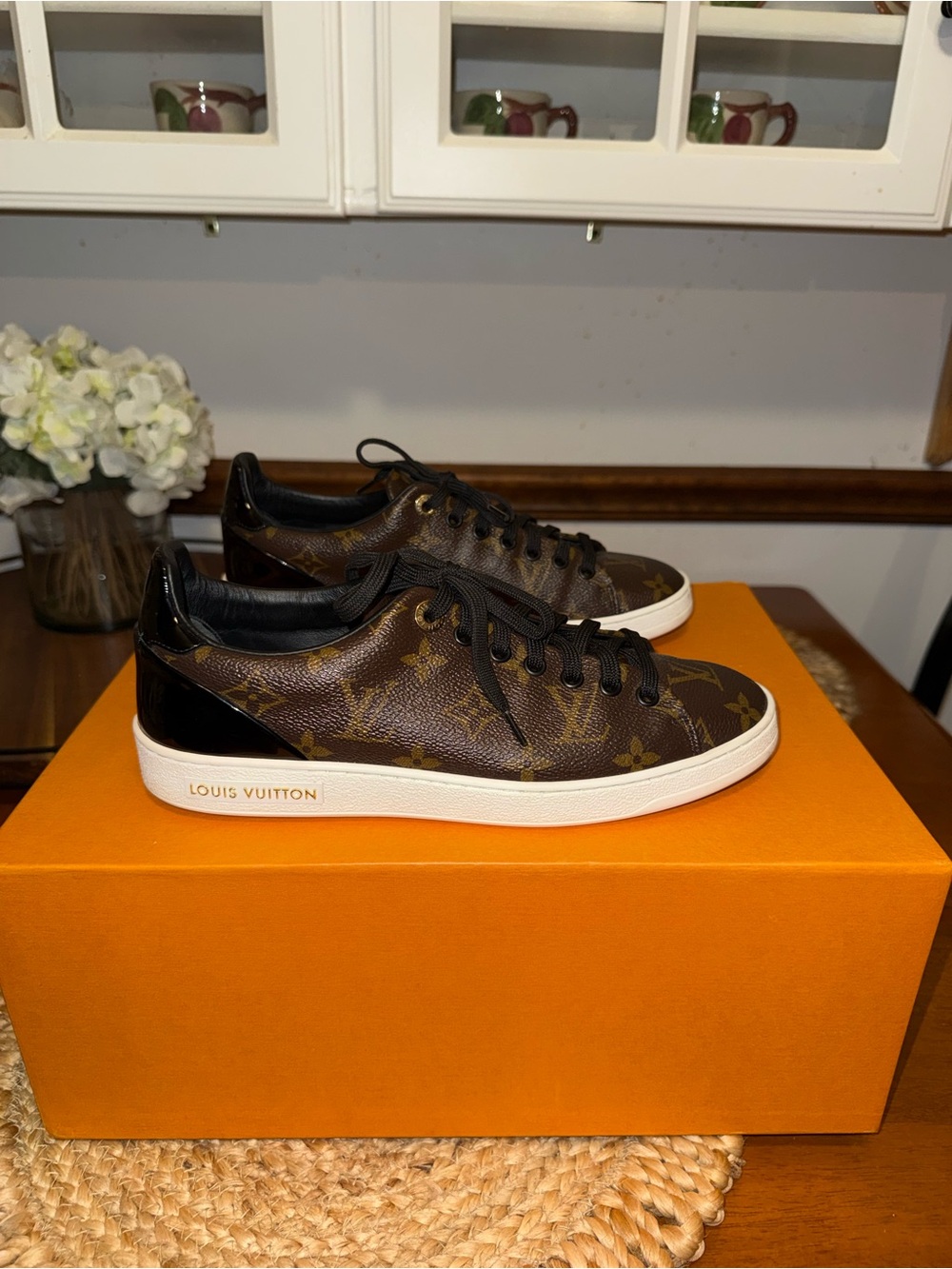 Louis Vuitton - Picture 2 of 6